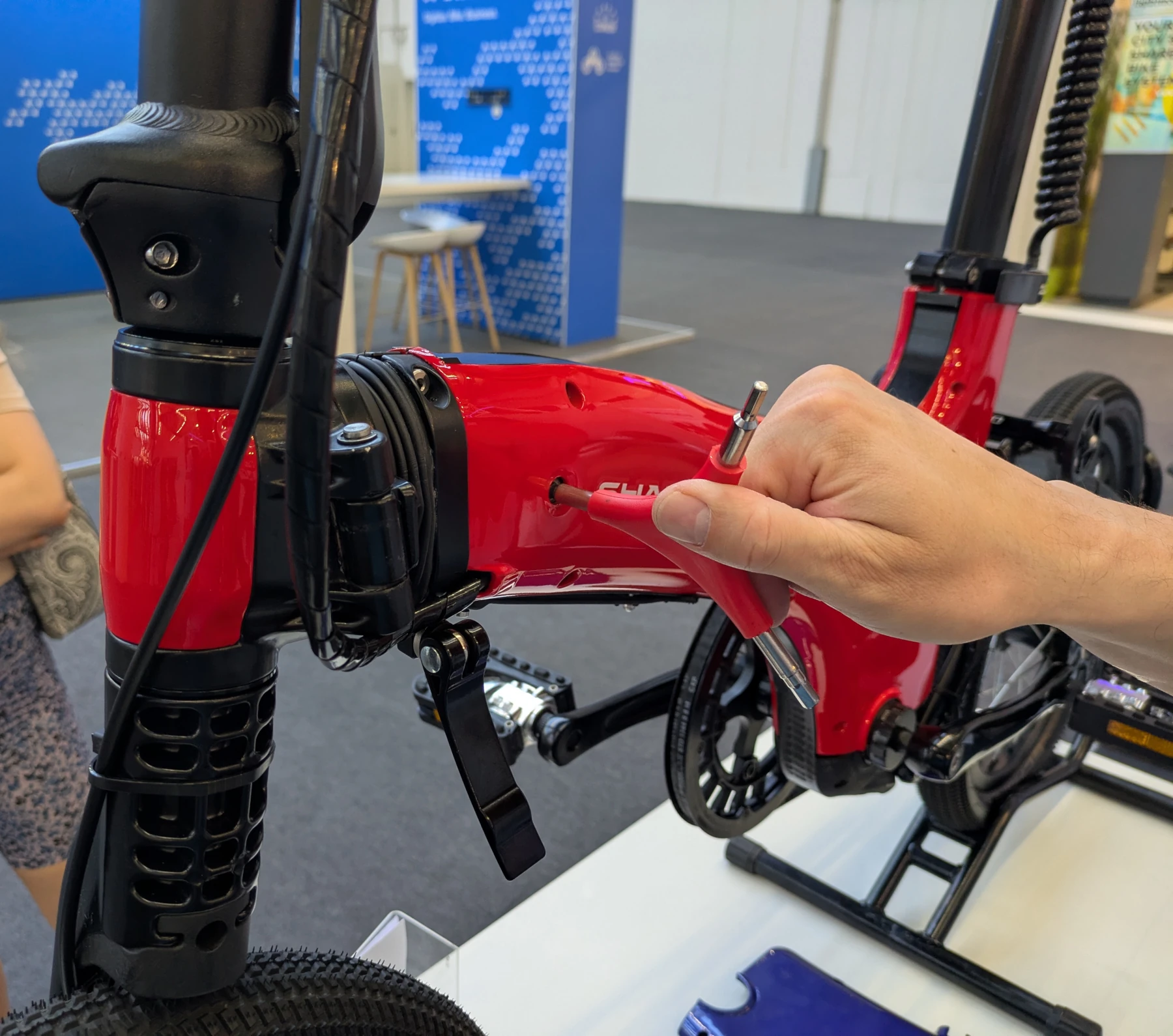 The frame length adjustment mechanism.