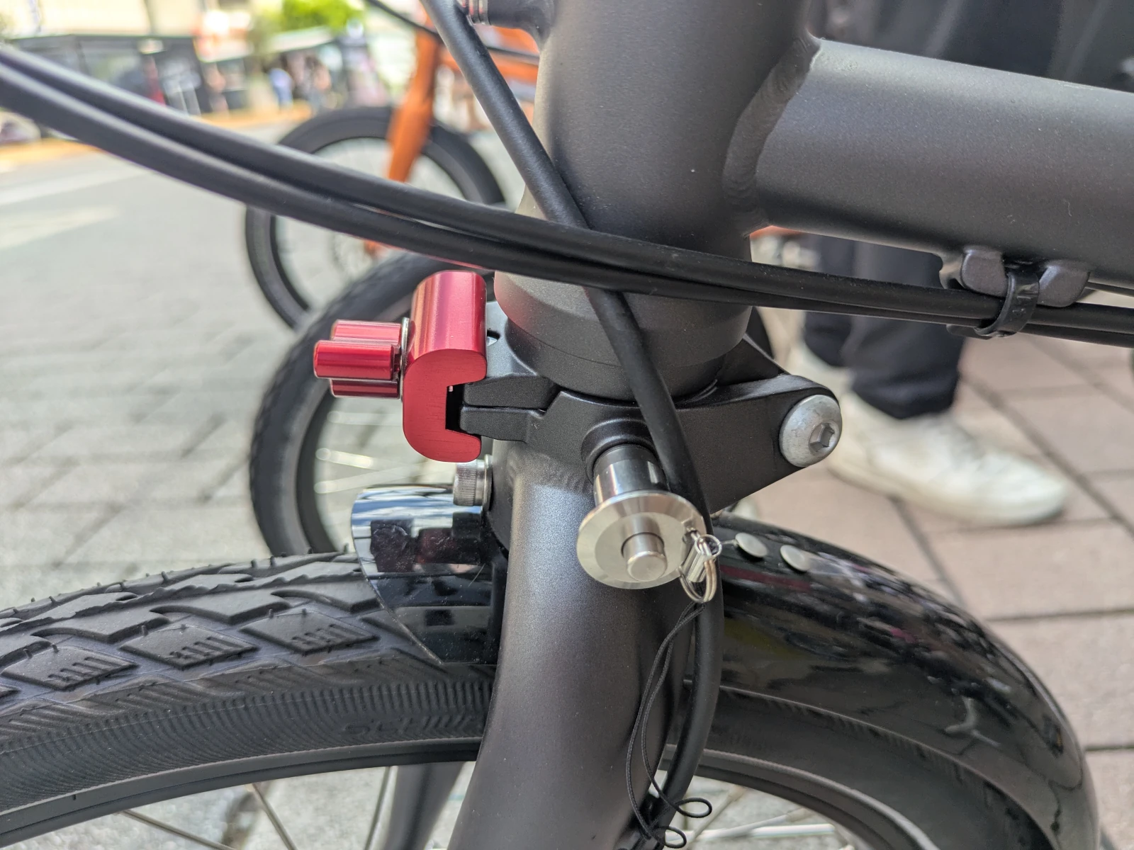 A closeup of the folding fork.